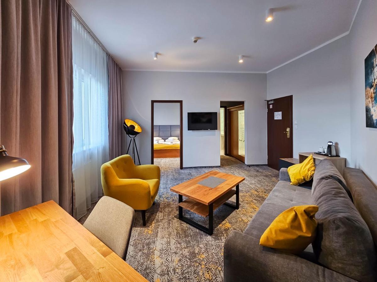 Hotel Mikulski グリヴィツェ エクステリア 写真